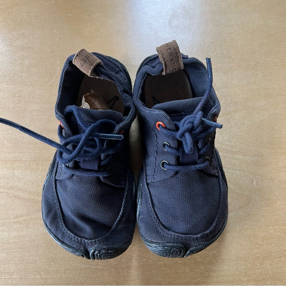 Wildling shoes sz 23